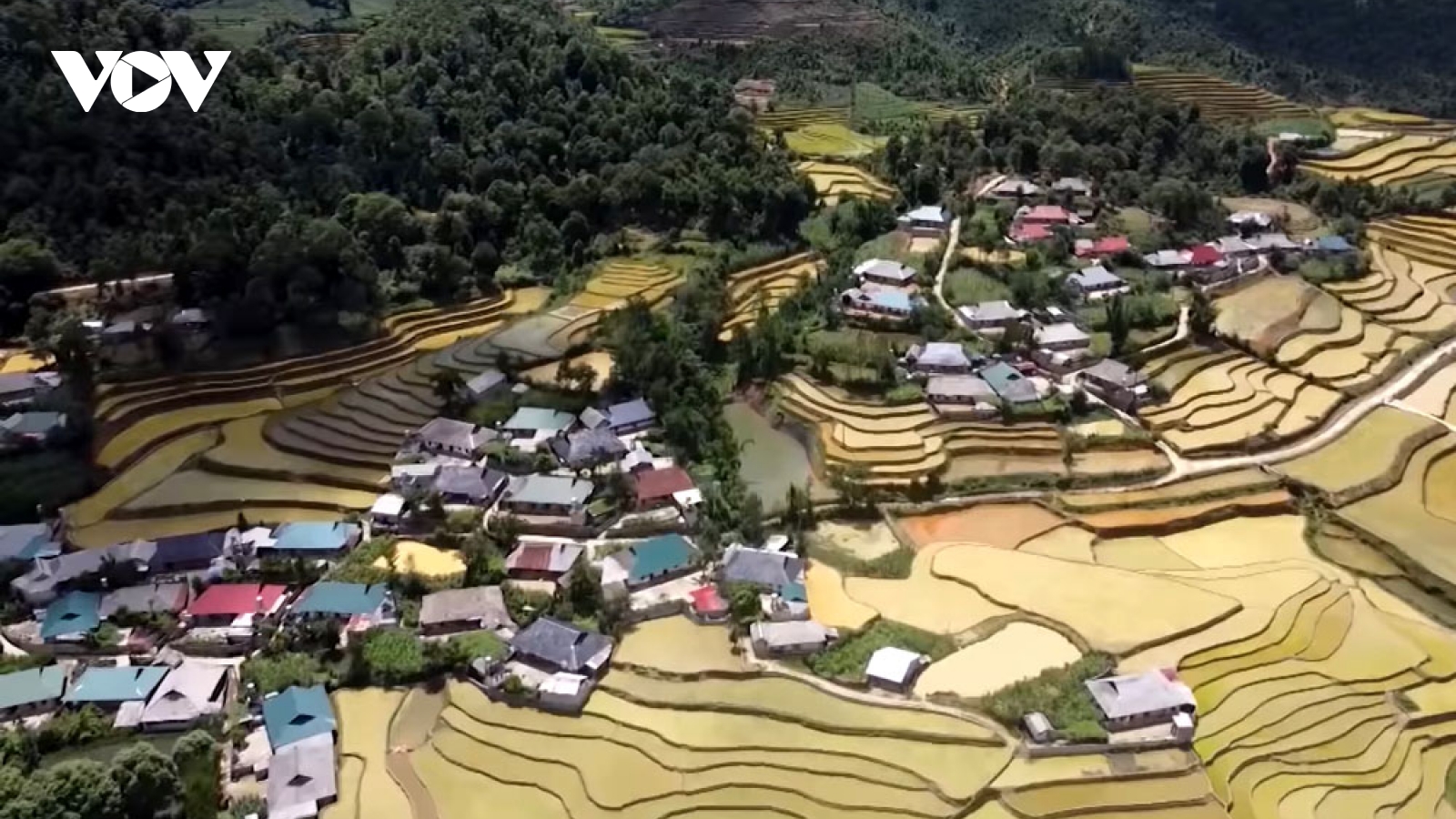 Niềm vui trong những căn nhà mới của hộ nghèo nơi biên giới Lai Châu