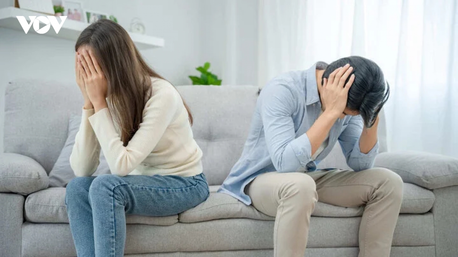 Chồng ham mê "đào" tiền ảo, mất cả trăm triệu vẫn mơ sắp giàu