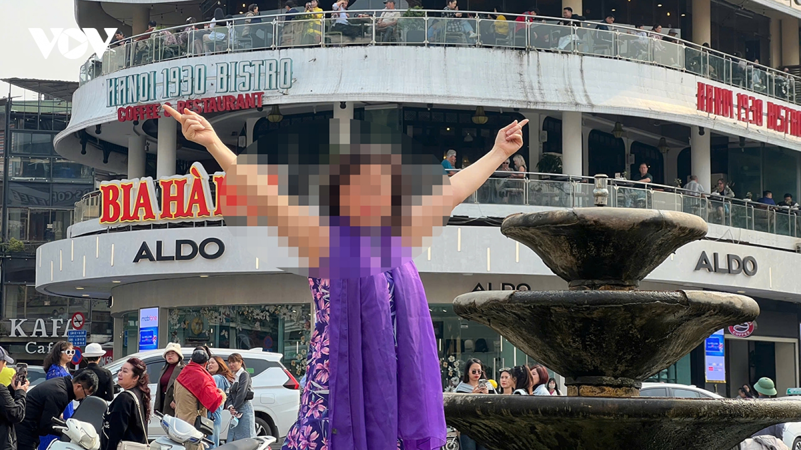 CSGT cảnh báo nguy cơ mất ATGT tại tòa nhà "Hàm cá mập"