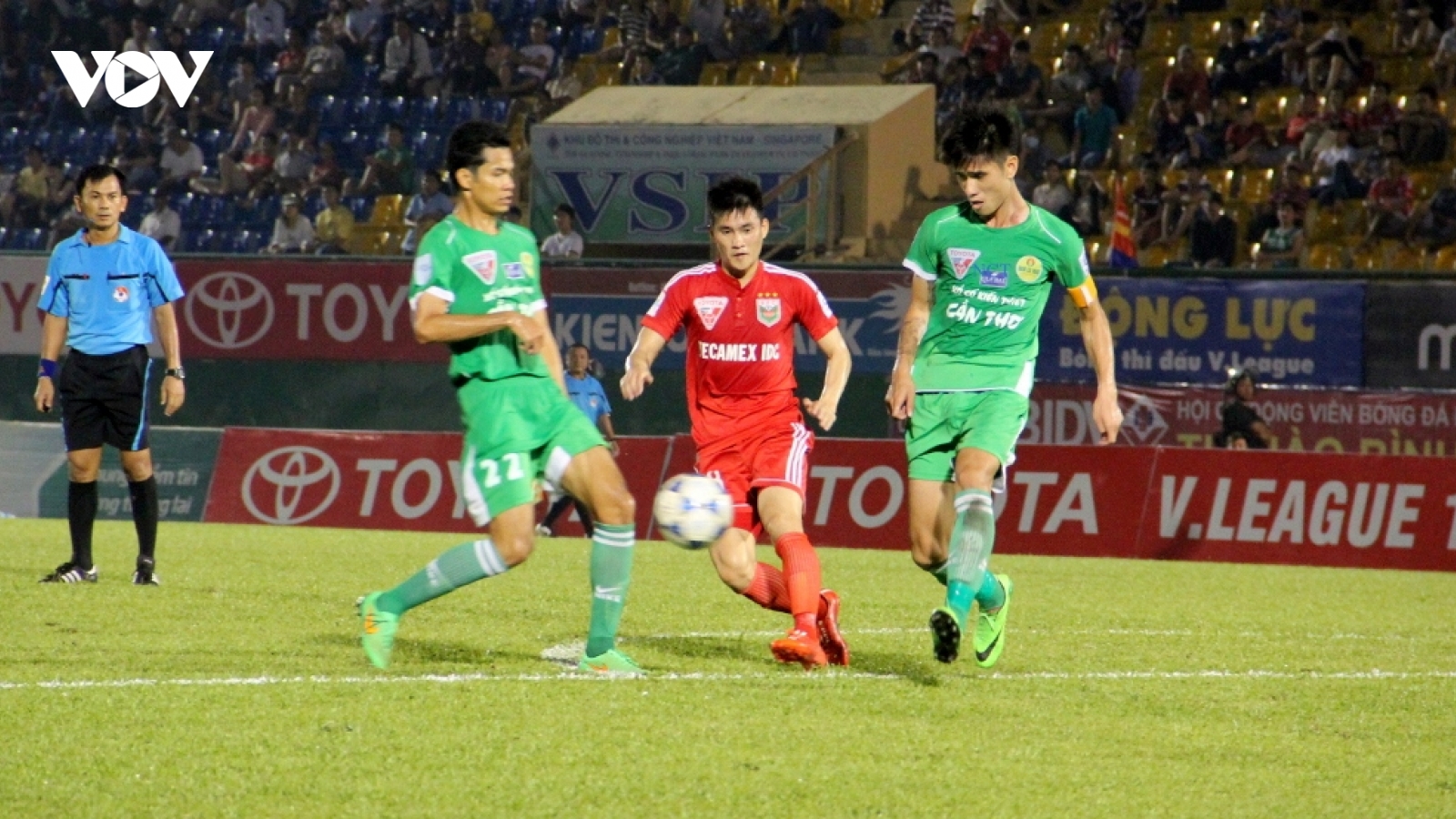 Thắng dễ Cần Thơ, B.Bình Dương khởi đầu thuận lợi ở V-League 2016