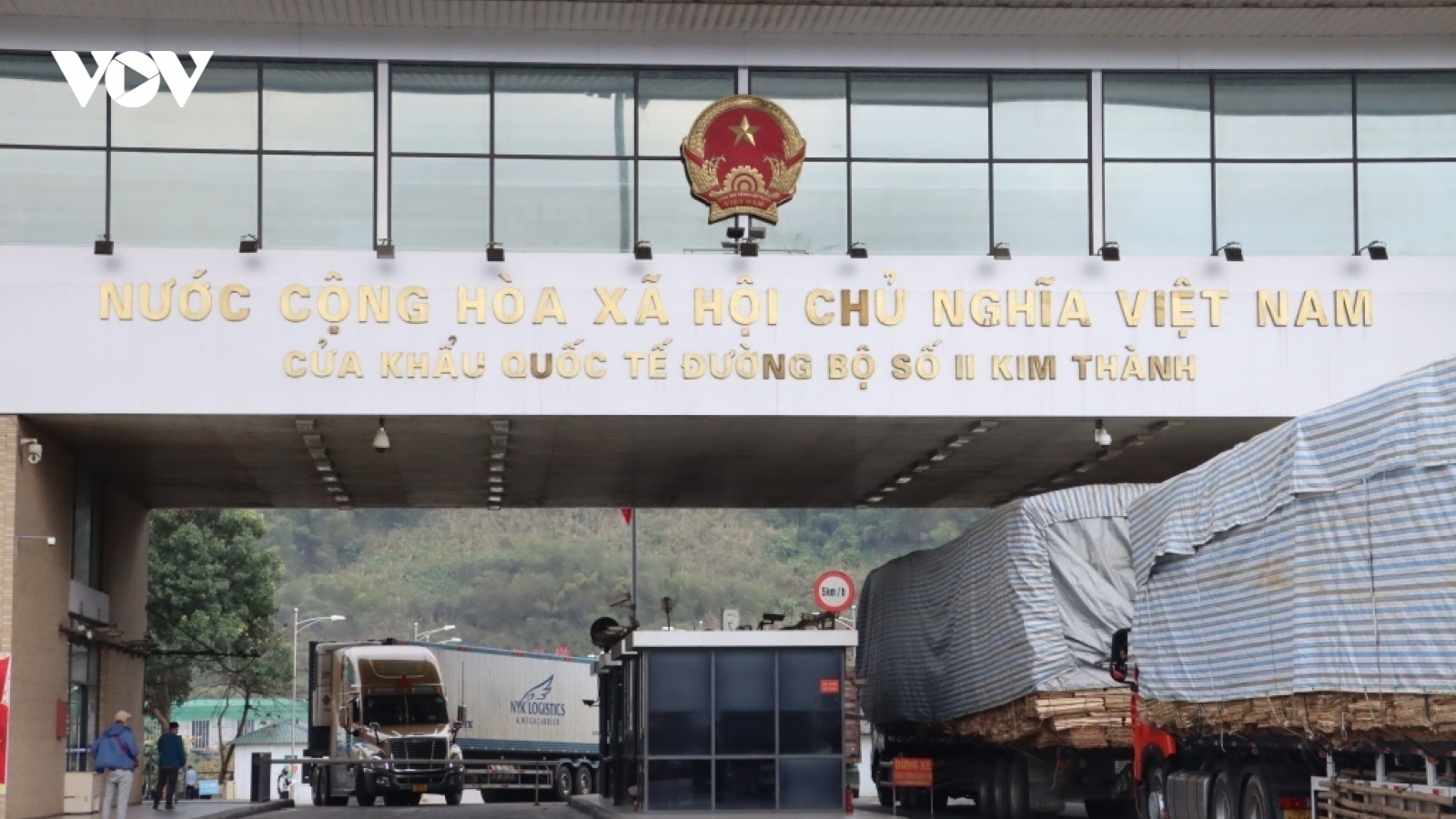 Lào Cai thu thuế, phí dịch vụ tại cửa khẩu đạt 157 tỷ đồng
