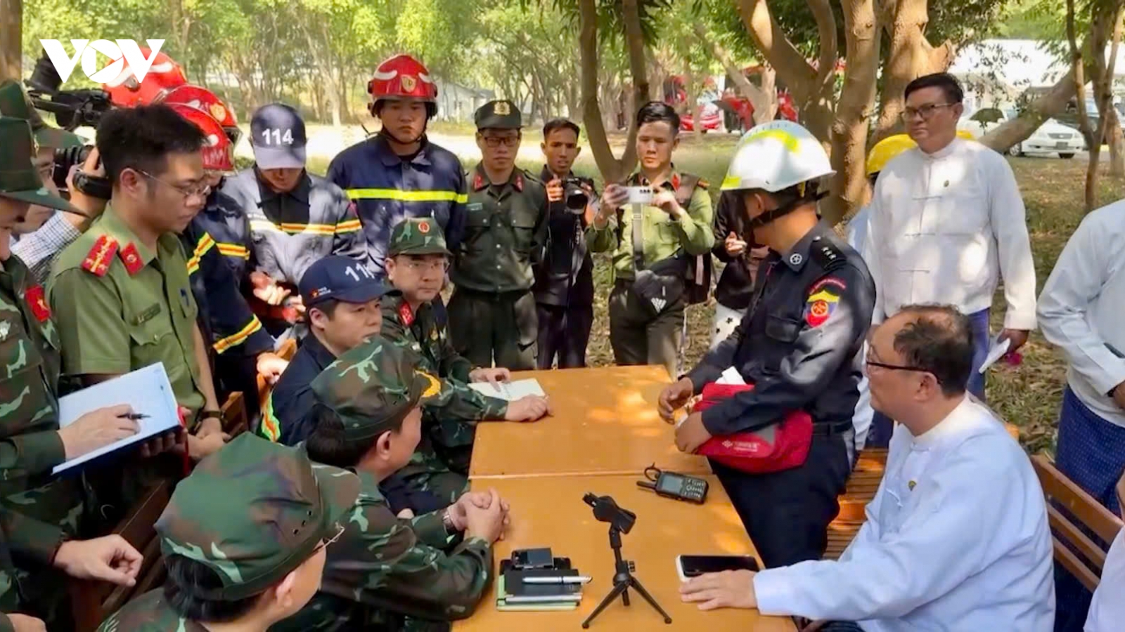Quân đội, Công an Việt Nam dùng radar xuyên tường tìm kiếm nạn nhân tại Myanmar