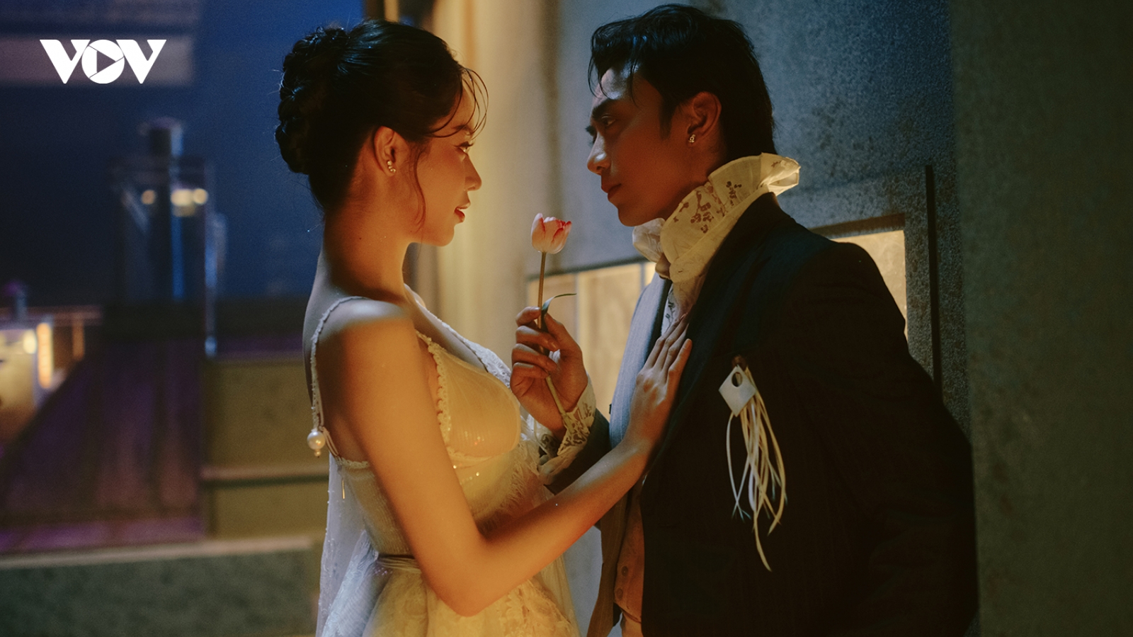 Soobin gây sốt khi khiêu vũ cùng Hoa hậu Thanh Thủy trong MV mới
