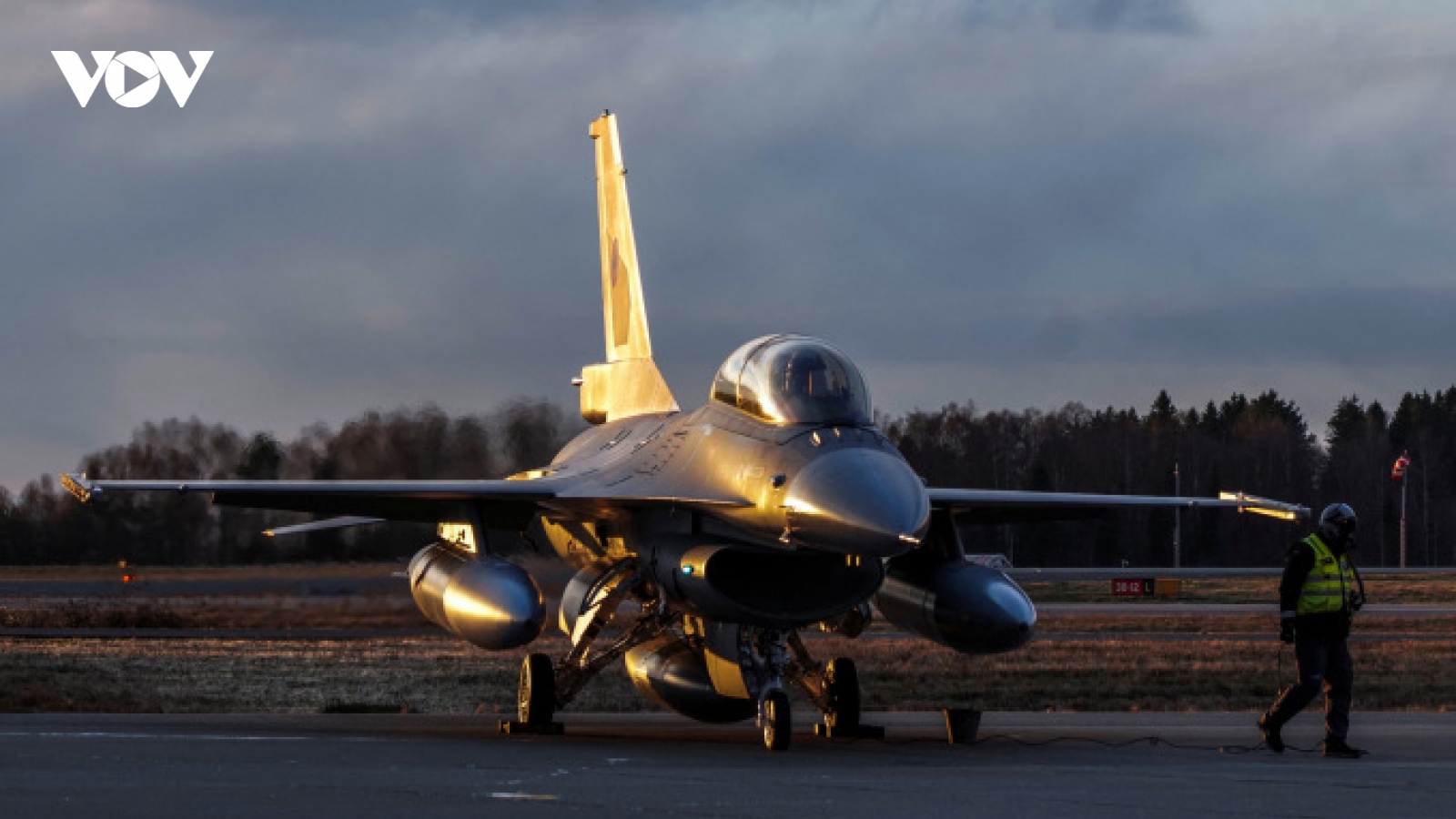 Chuyên gia Ukraine thừa nhận tiêm kích F-16 “không có cửa thắng” trước Su-35 của Nga