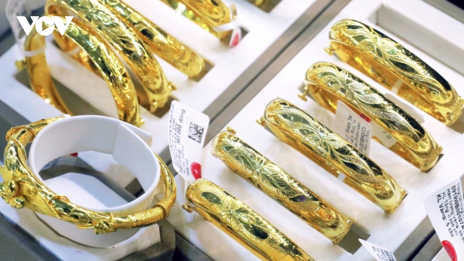 Gold ring price surges to new record of VND96.5 million per tael