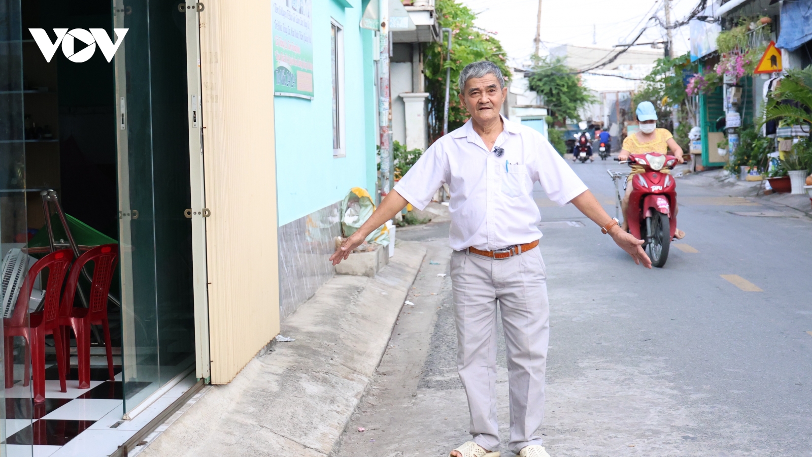 Cụ ông 49 năm tận tuỵ với công việc “không lương”