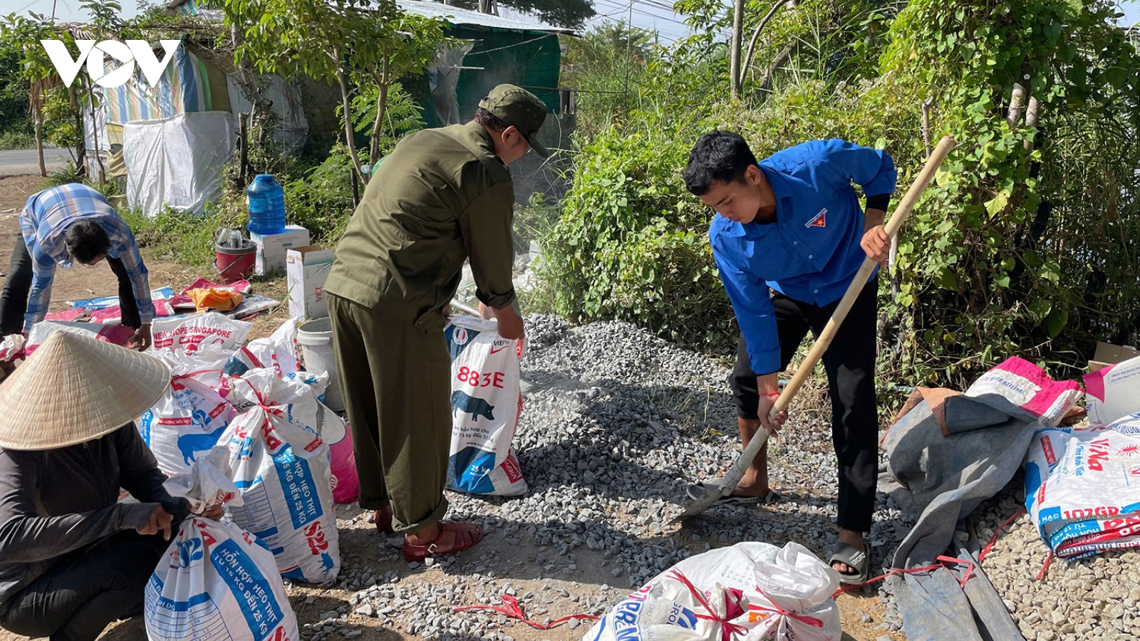 Anh Sơn Sô Phi, Bí thư đoàn nhiệt huyết, năng nổ trong phong trào xóa nhà tạm