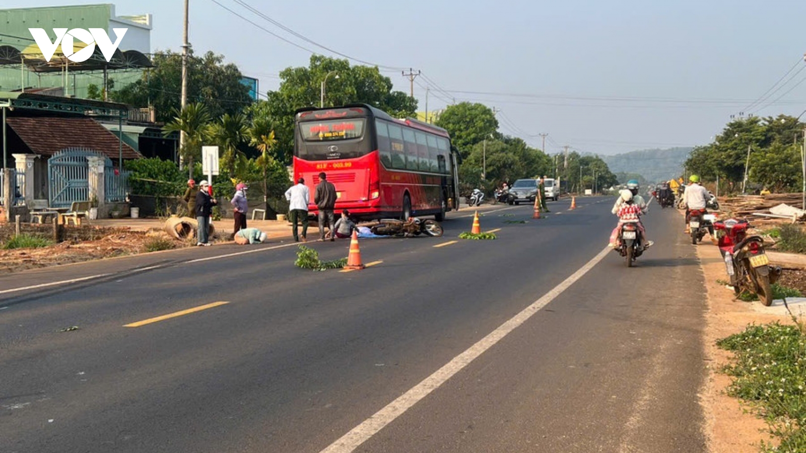 Va chạm với xe khách, 1 phụ nữ tử vong