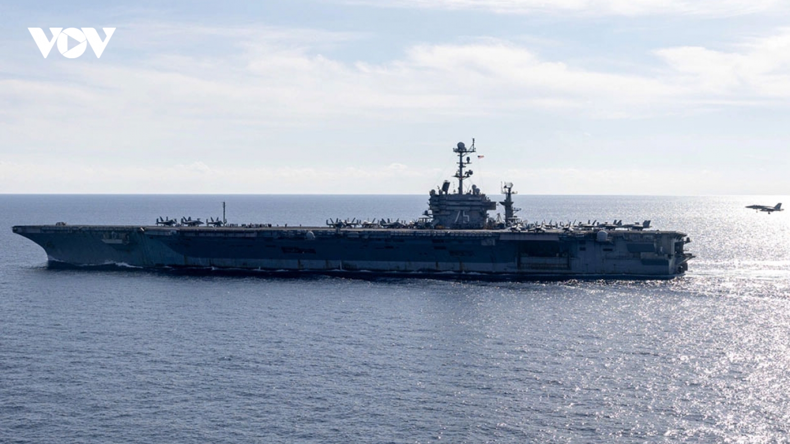 Houthi mở cuộc tấn công thứ 3 vào tàu sân bay Mỹ