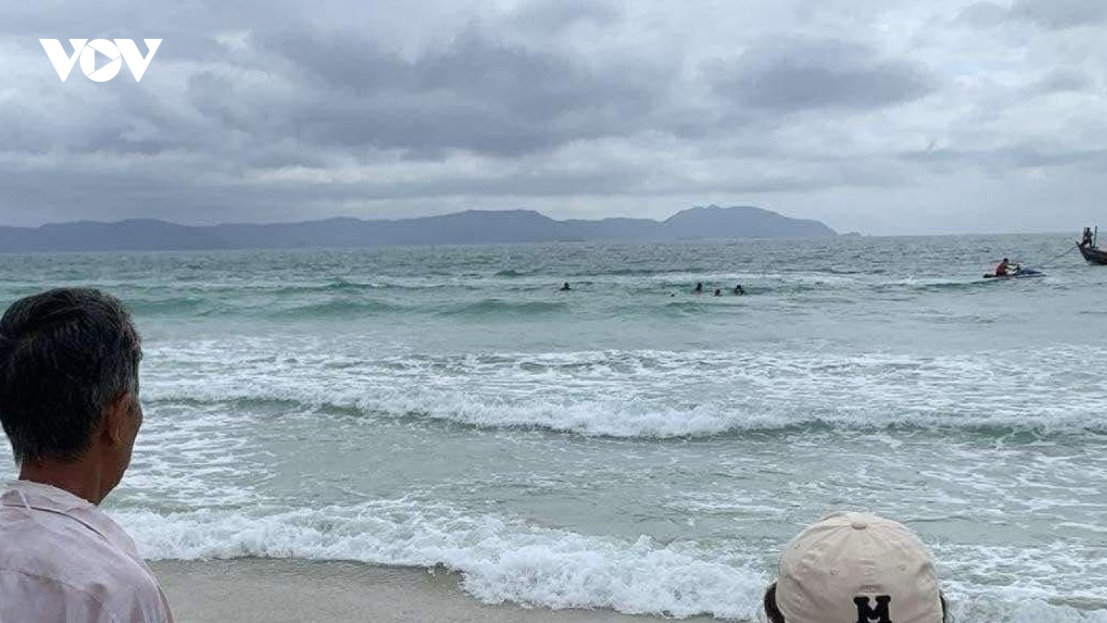 Tìm thấy thi thể 2 nam sinh mất tích khi tắm biển ở Khánh Hòa