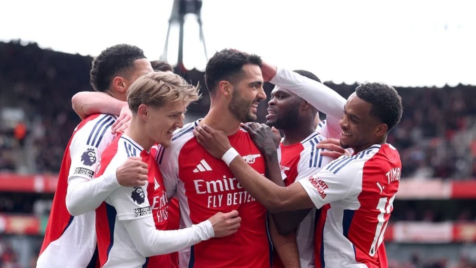 Clip: Trận thắng duy nhất của Arsenal trước Barcelona