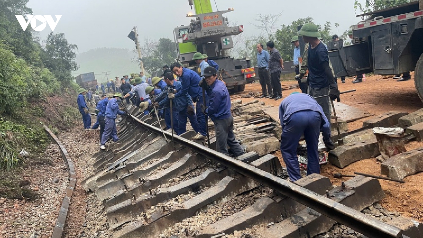 8h sáng nay thông tuyến tàu Bắc-Nam sau sự cố lật tàu tại Hà Tĩnh
