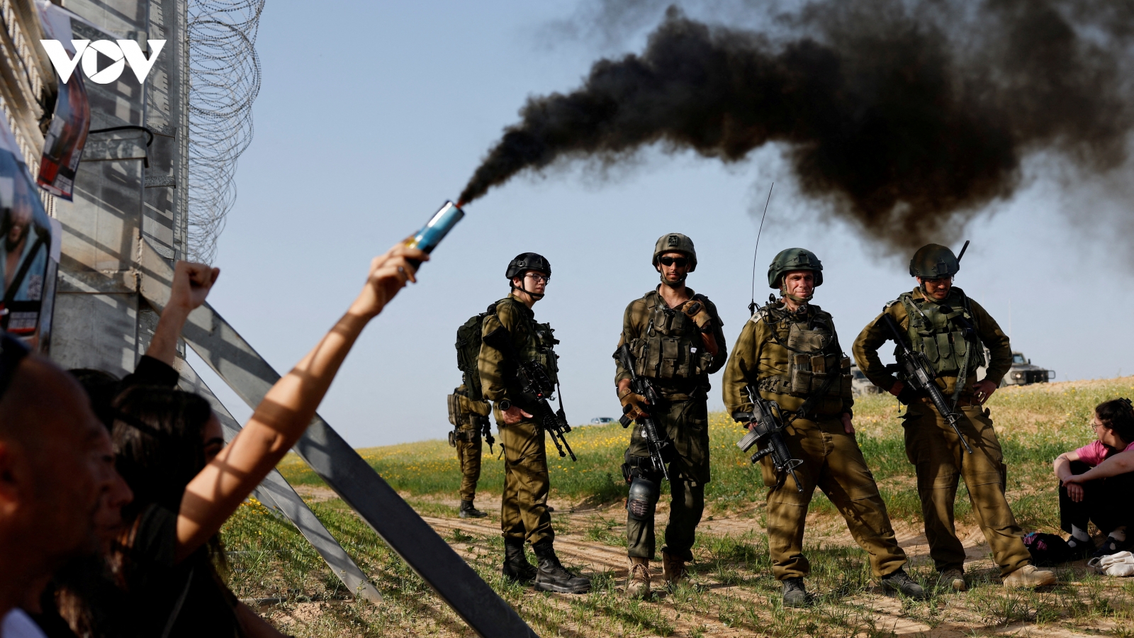 Israel tấn công đồng thời vào Gaza và Syria