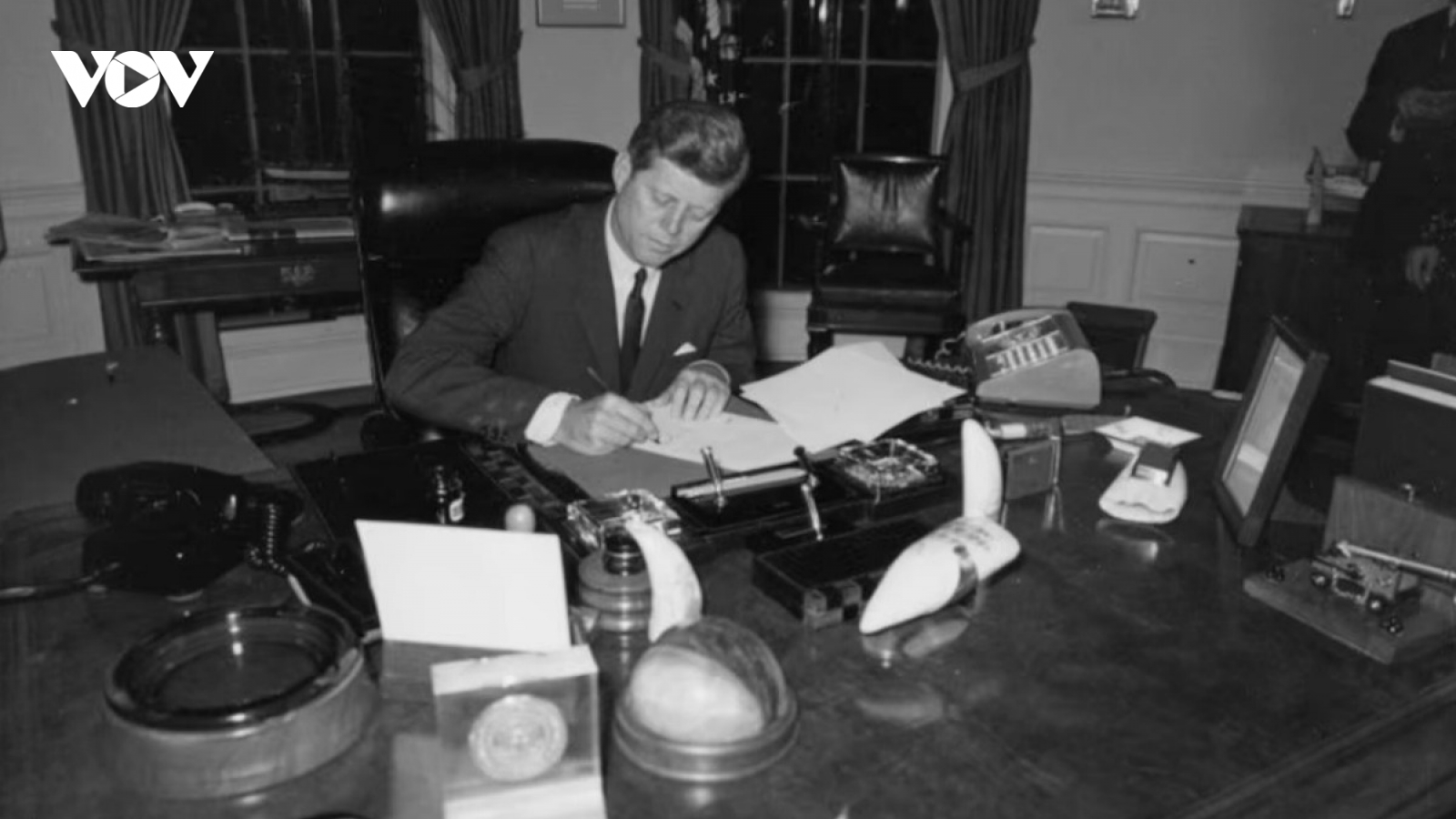 Ông Trump công bố 8 vạn trang tài liệu về vụ ám sát cựu Tổng thống Kennedy