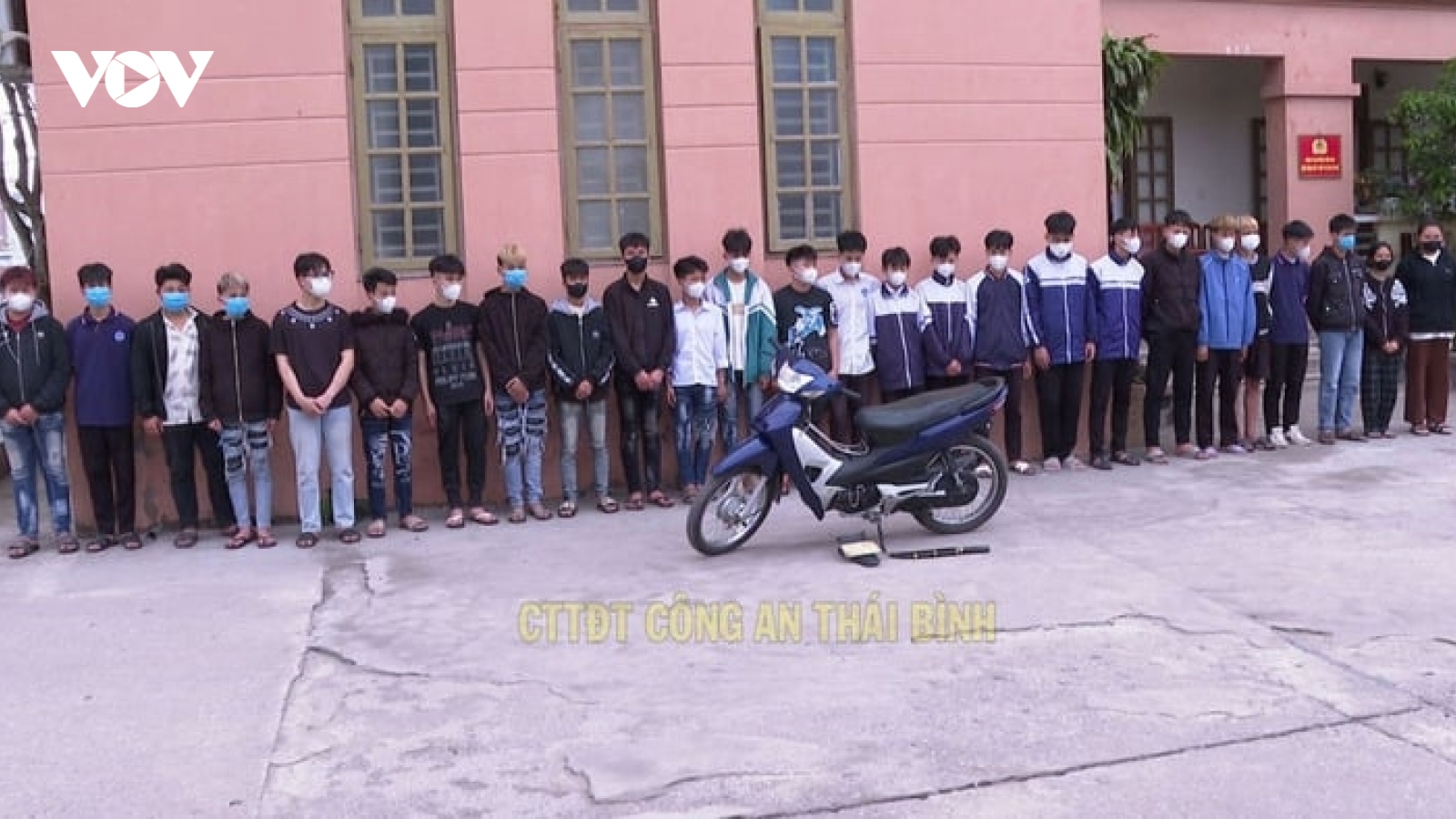 Nóng 24h: Khởi tố 18 thanh niên dùng hung khí hỗn chiến trong đêm
