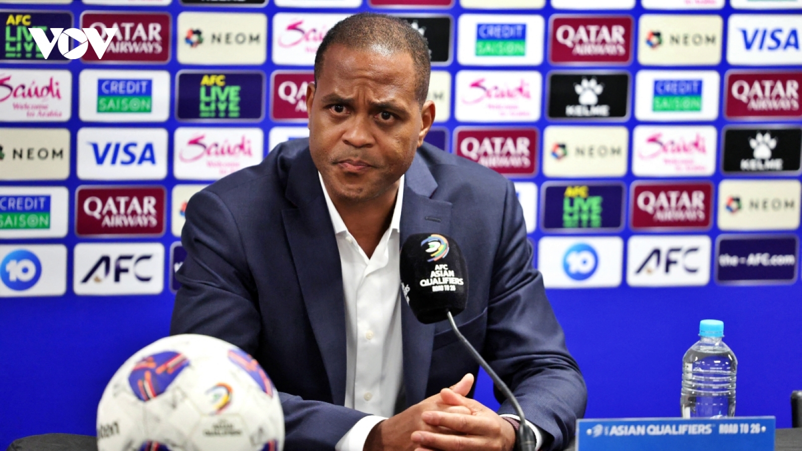HLV Kluivert muốn Indonesia lấy lại thể diện ở trận đấu với Bahrain