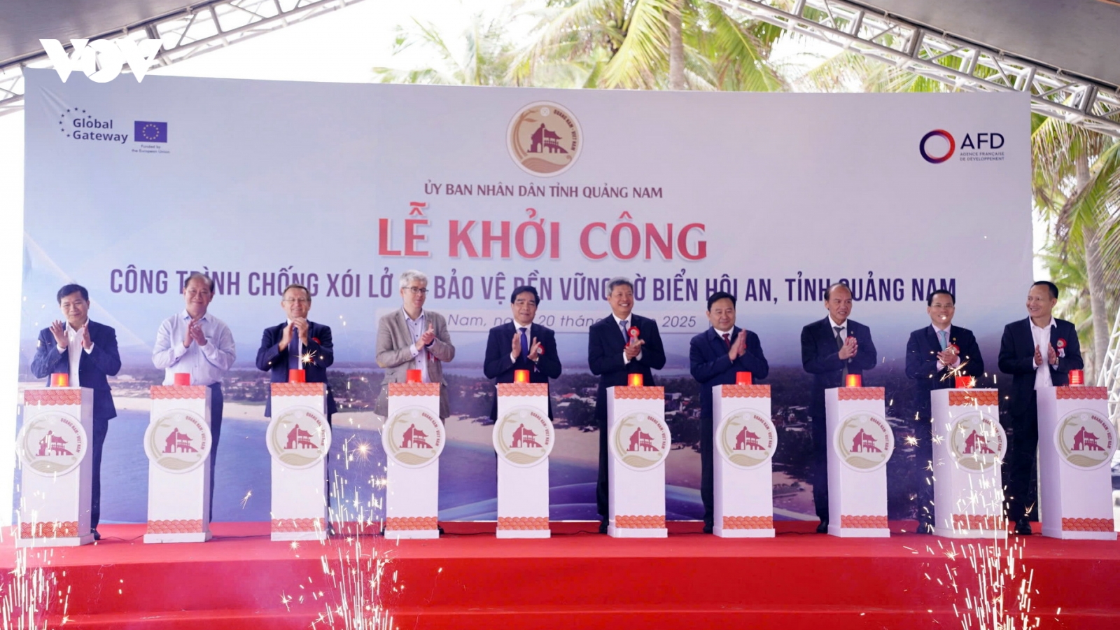 Khởi công, gắn biển công trình chào mừng 50 năm ngày giải phóng Quảng Nam