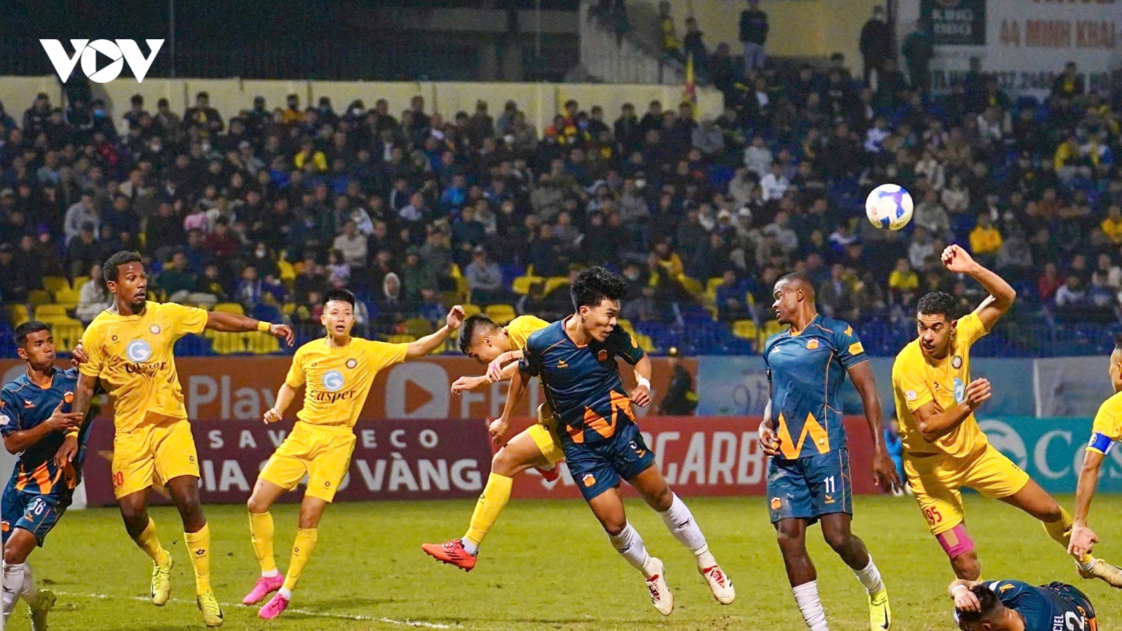 Đội hình tiêu biểu vòng 16 V-League 2024/2025: Dấu ấn HAGL