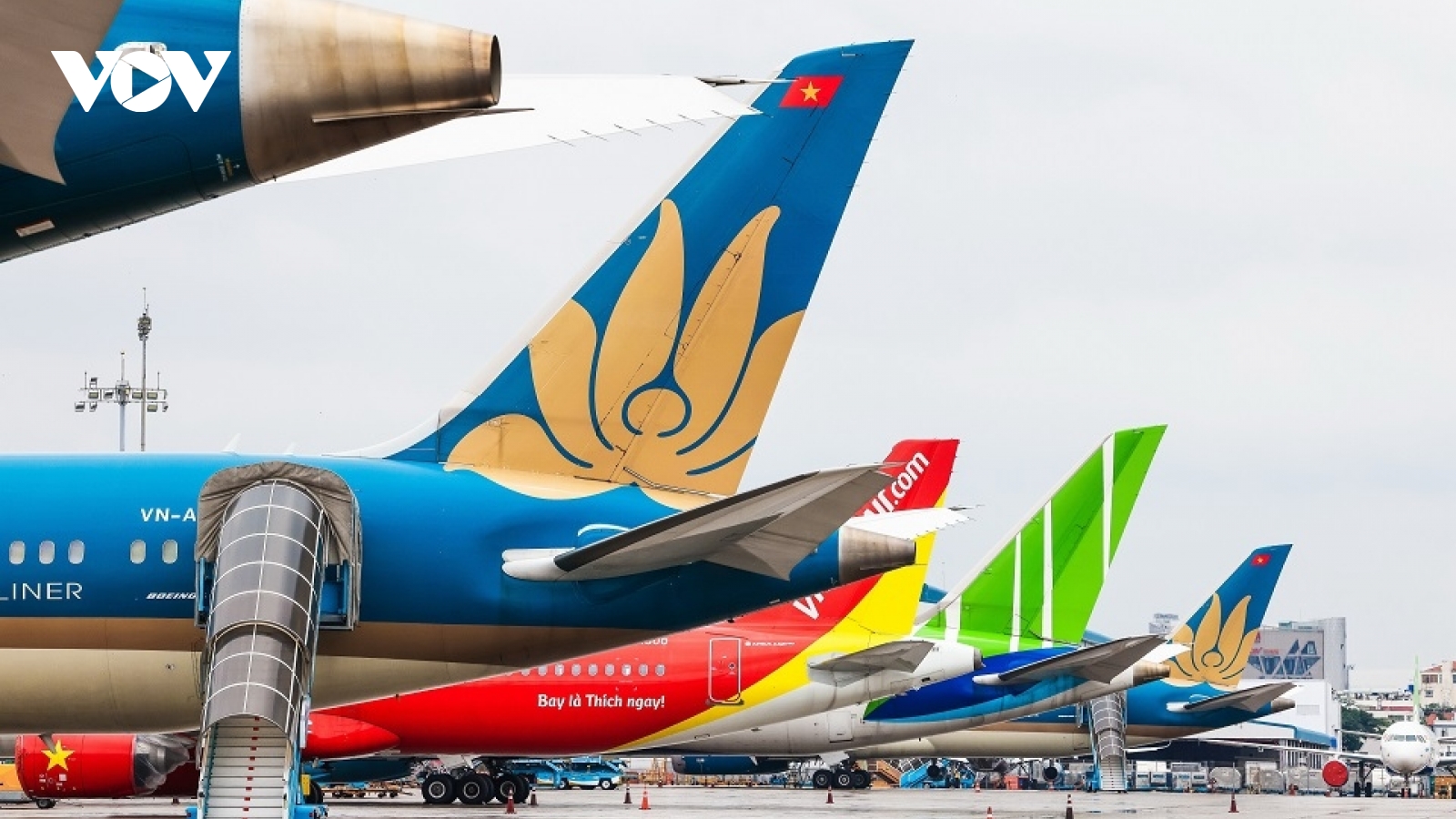 Giá nhiên liệu bay tăng gấp 3, hàng không Việt Nam tìm giải pháp ứng phó khẩn cấp