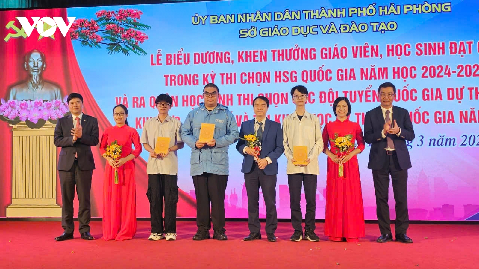 Hải Phòng: Hơn 5,2 tỷ đồng khen thưởng giáo viên, học sinh giỏi quốc gia
