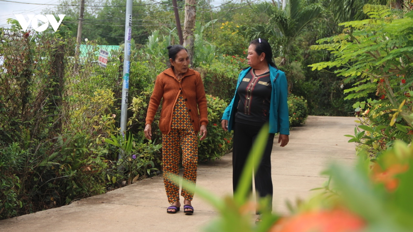 Người có uy tín - Cầu nối chính quyền với đồng bào dân tộc