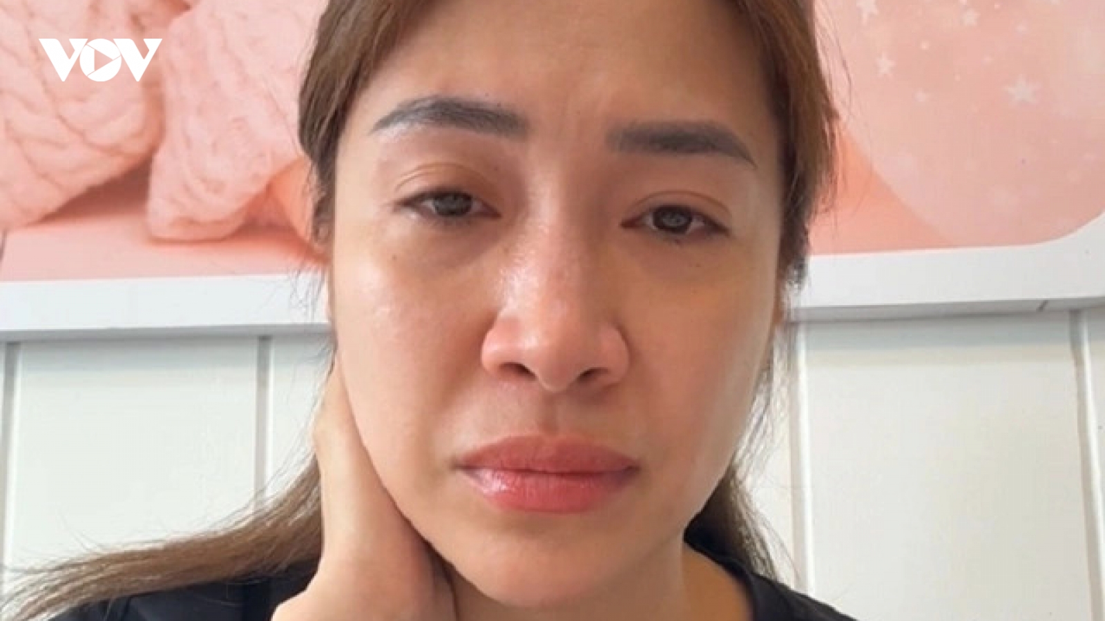 Sao Việt 19/3: Pha Lê tái phát trầm cảm, phải bán tháo quán ăn mới mở