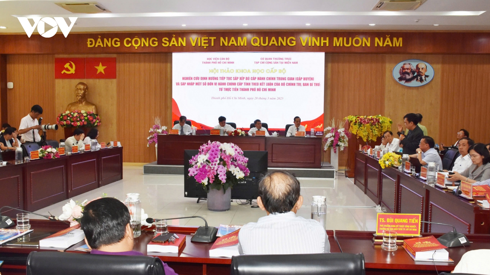Giảm cấp trung gian phải đi kèm với đẩy mạnh phân cấp phân quyền