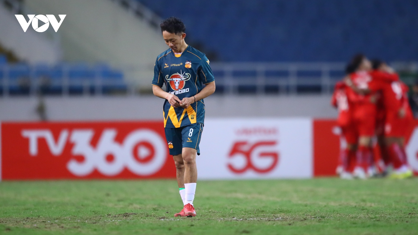 Cuộc đua trụ hạng V-League: Một nửa số đội nằm trong vùng nguy hiểm