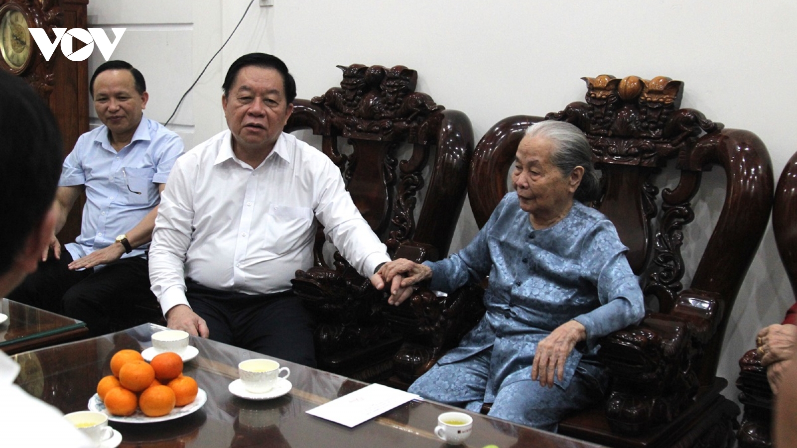 Trưởng Ban Tuyên giáo và Dân vận Trung ương thăm gia đình chính sách tại Bình Định