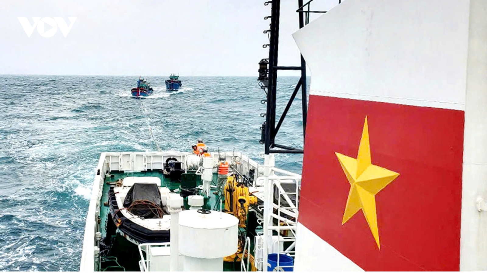 Tàu 368 kịp thời cứu kéo 2 tàu cá cùng ngư dân gặp nạn trên biển