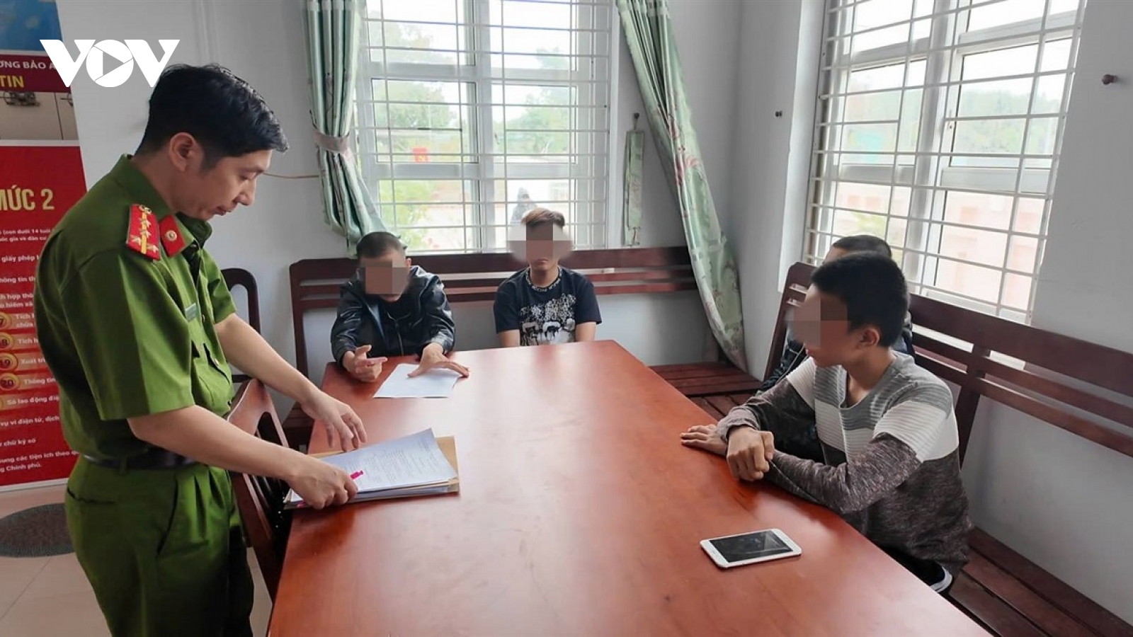 Nhóm thiếu niên mang hung khí tụ tập giữa đêm để đánh nhau
