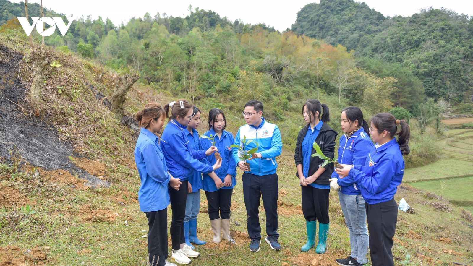 "Giữ chân" người trẻ ở lại bản làng