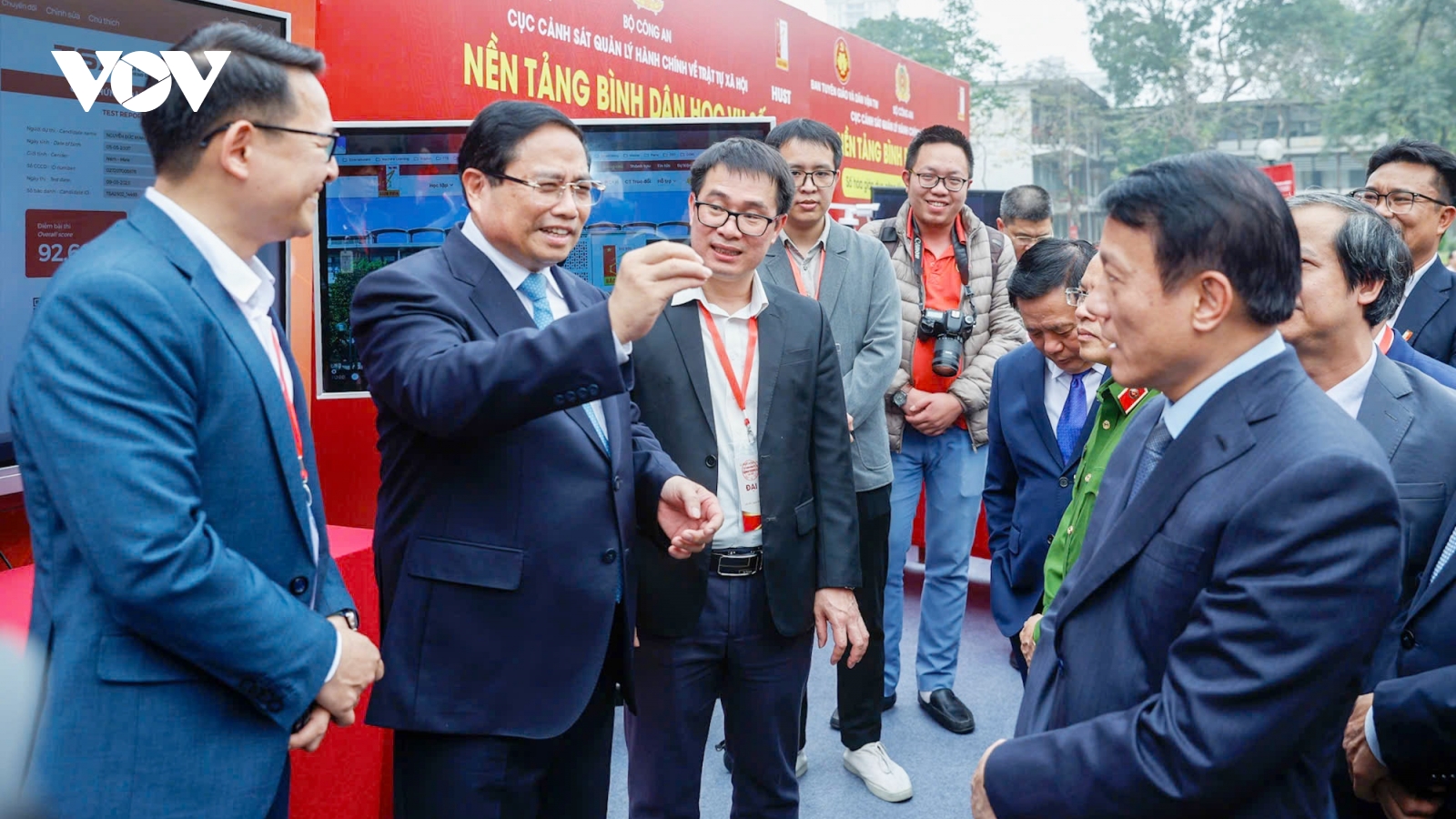 Thủ tướng dự phát động phong trào và ra mắt nền tảng "Bình dân học vụ số"
