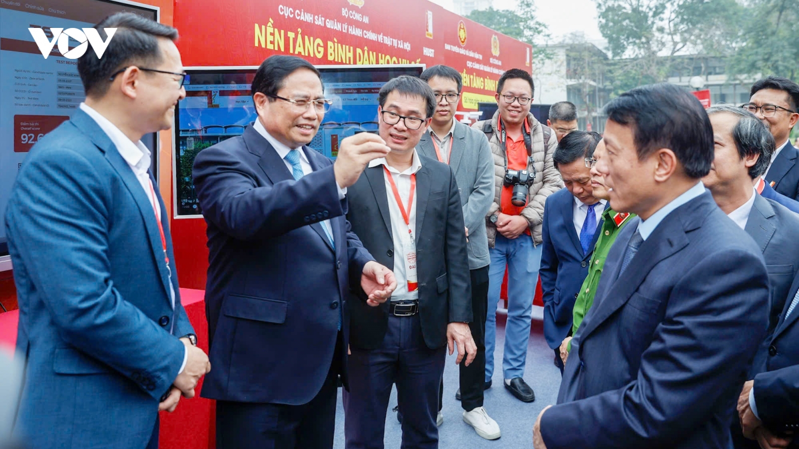 Thủ tướng dự phát động phong trào và ra mắt nền tảng "Bình dân học vụ số"