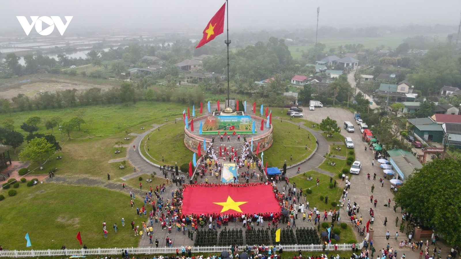 Lễ Thượng cờ Tổ quốc thiêng liêng bên đôi bờ Hiền Lương - Bến Hải