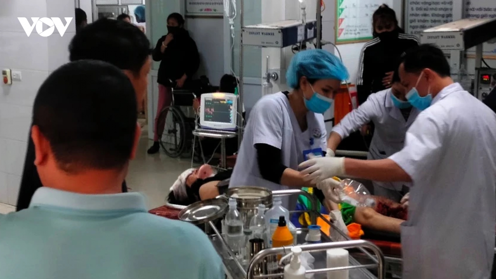 Thông tin mới nhất vụ ô tô chở giáo viên, học sinh lật trên cao tốc