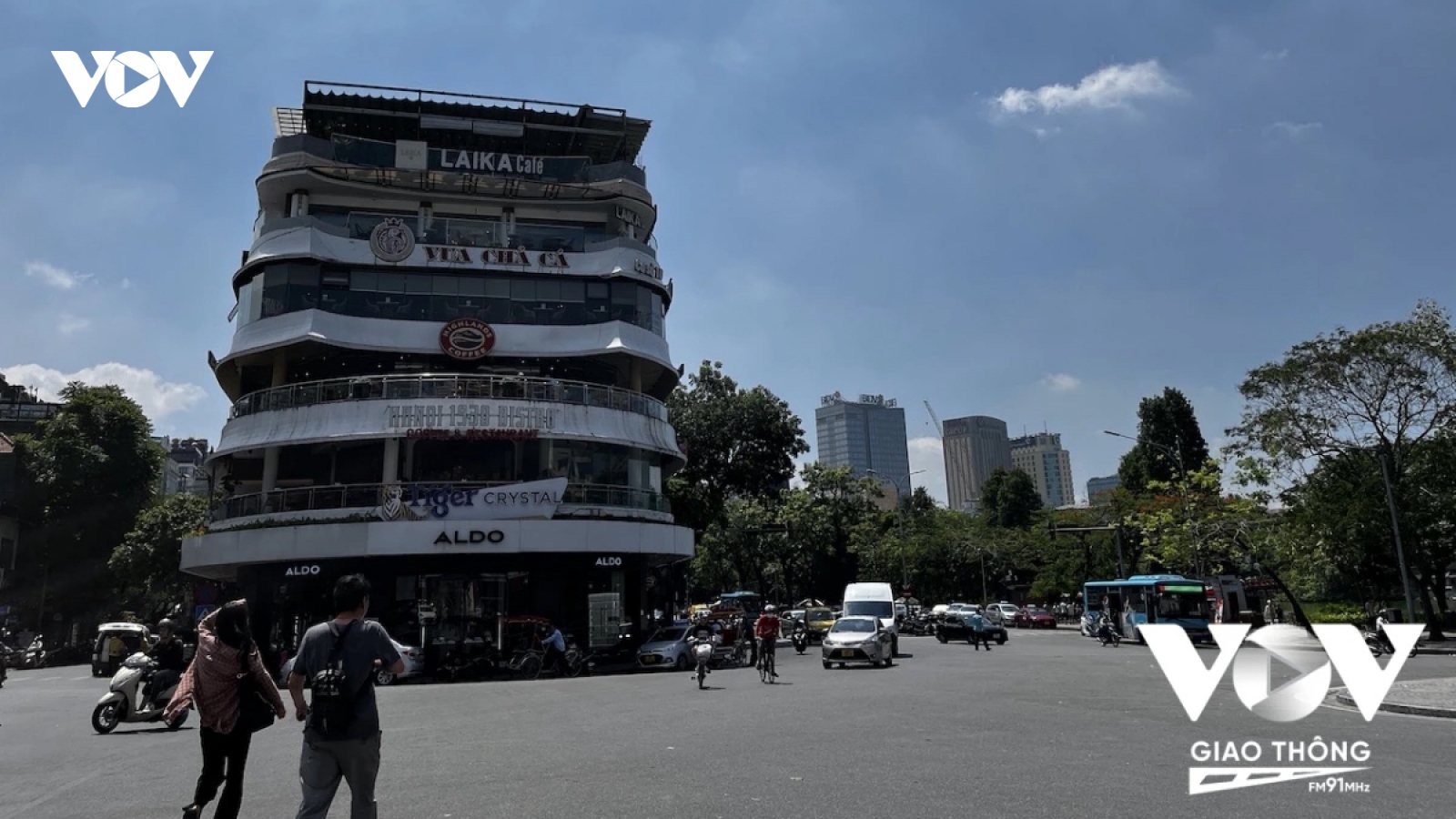 Hà Nội phá bỏ tòa nhà “Hàm cá mập”