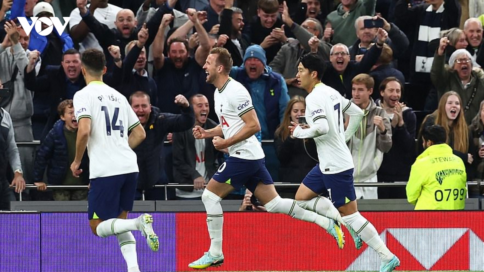 Kane ghi bàn, Tottenham vẫn bại trận trước Liverpool