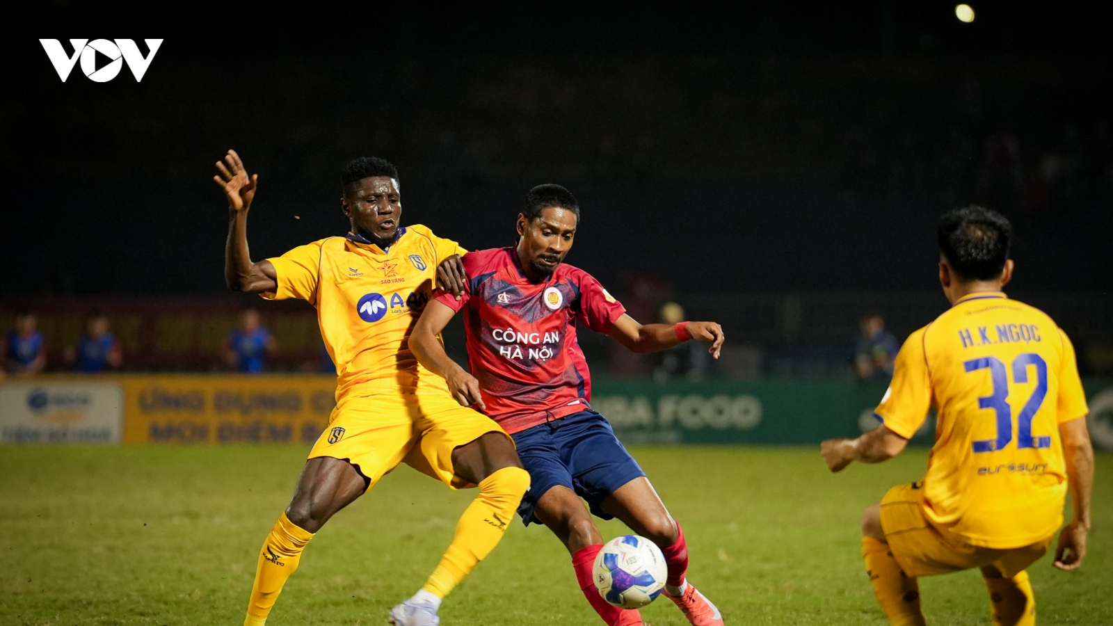 Kết quả vòng 15 V-League 2024/2025: CAHN gây thất vọng, Bình Dương vào tốp 4