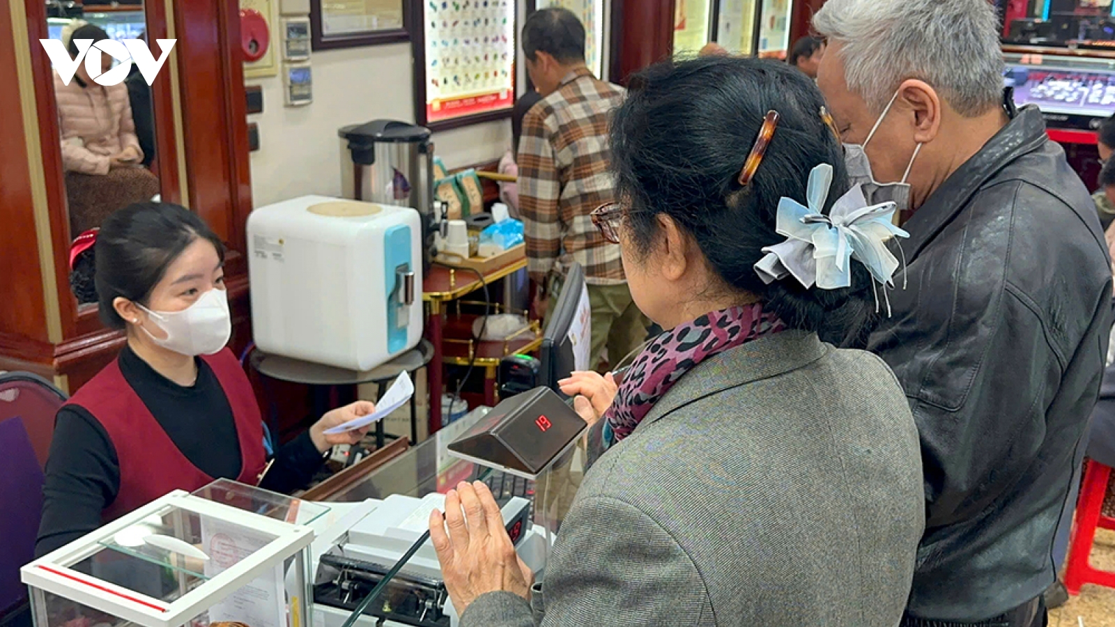 Giá vàng hôm nay 24/12: Giá vàng SJC tăng 800.000 đồng/lượng