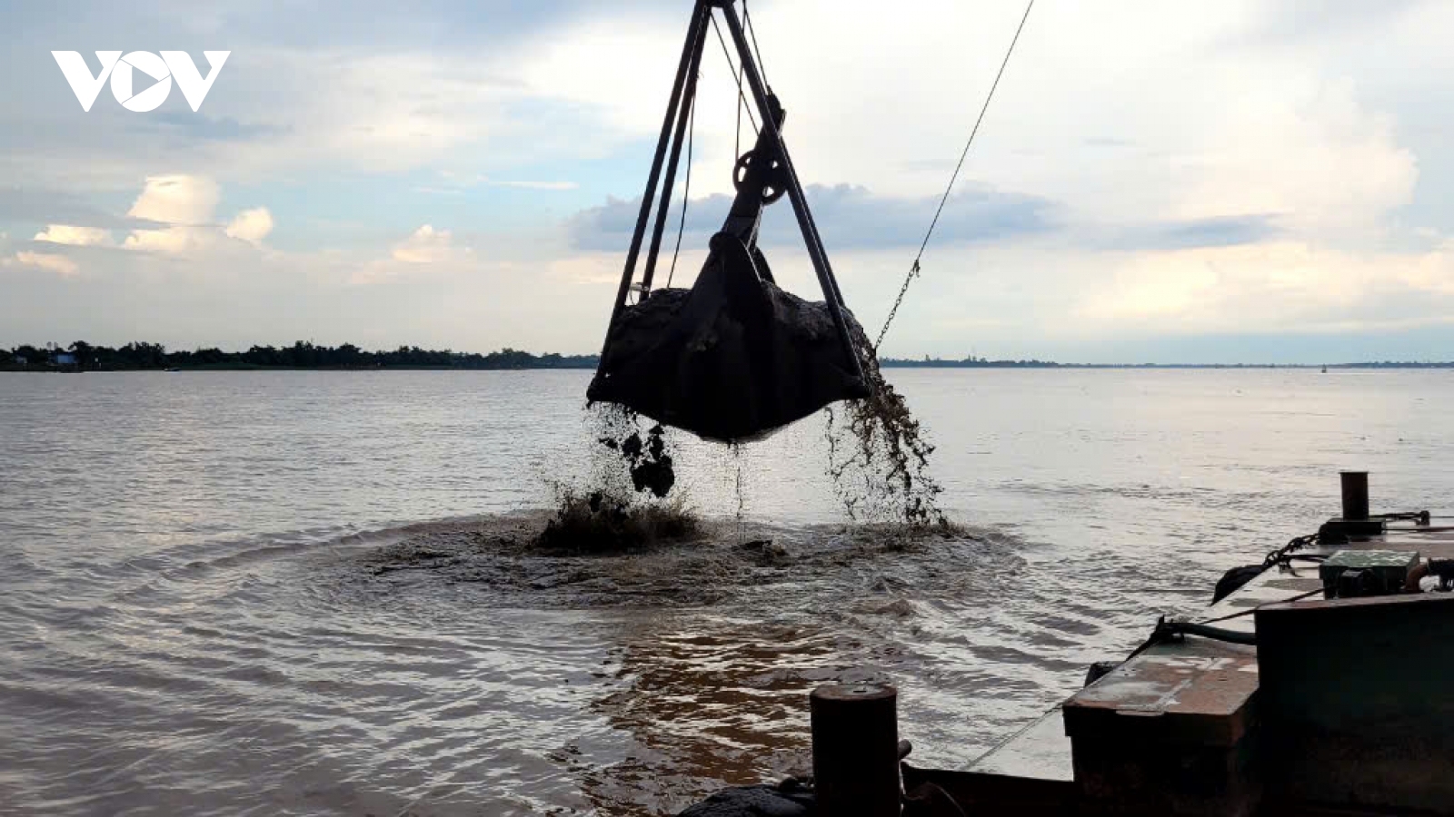 Tiền Giang giao 12 mỏ cát sông cho các doanh nghiệp khai thác
