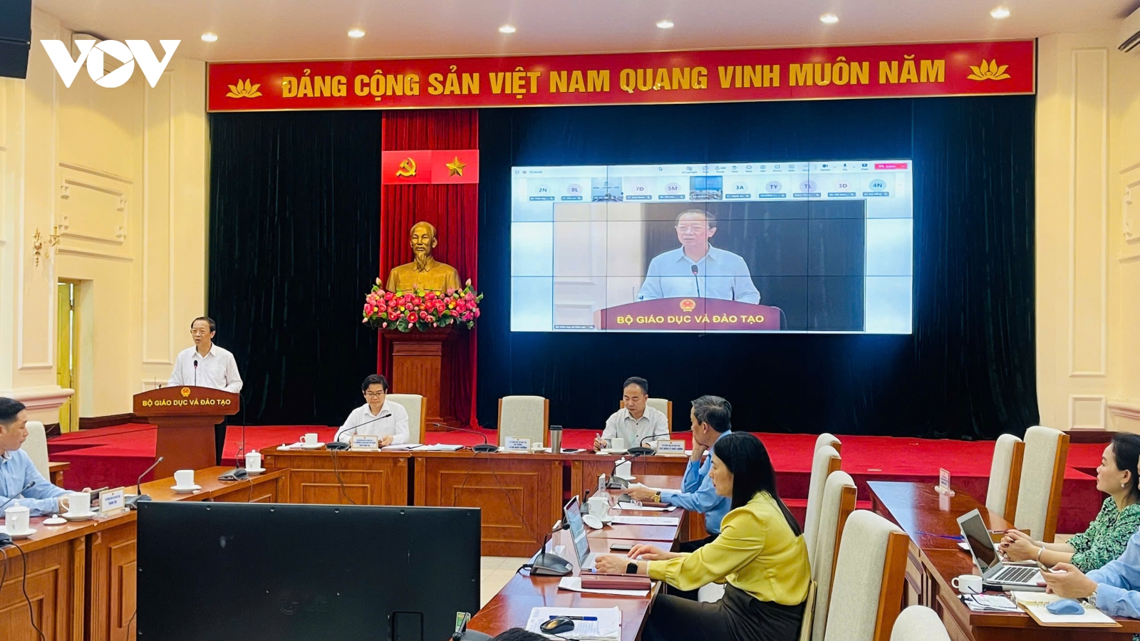 Dạy thêm học thêm: Không “đánh trống bỏ dùi”, trả lại tuổi thơ cho học sinh