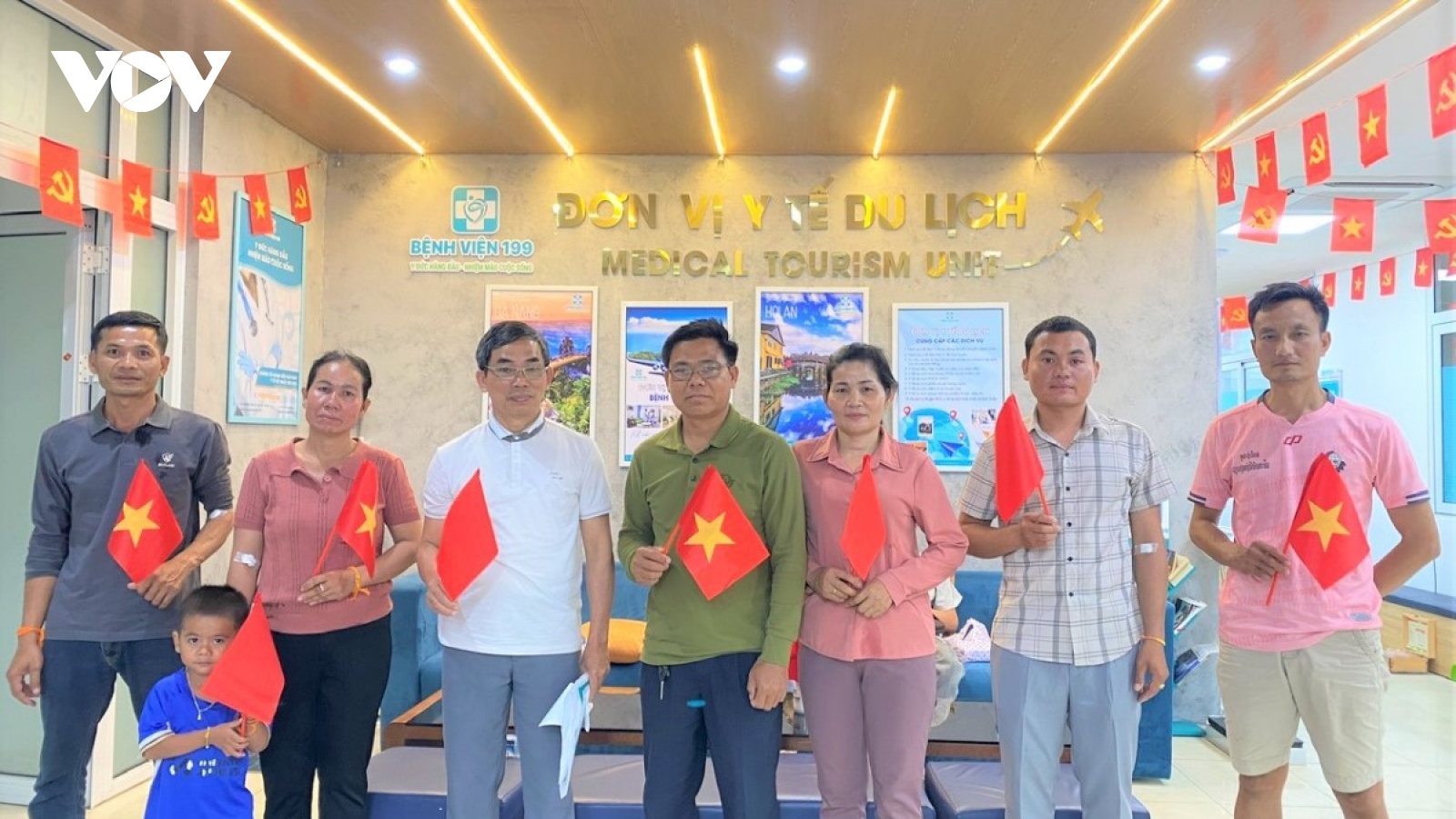 Người dân Lào vượt quãng đường hơn 600km để đến khám sức khỏe tại Bệnh viện 199