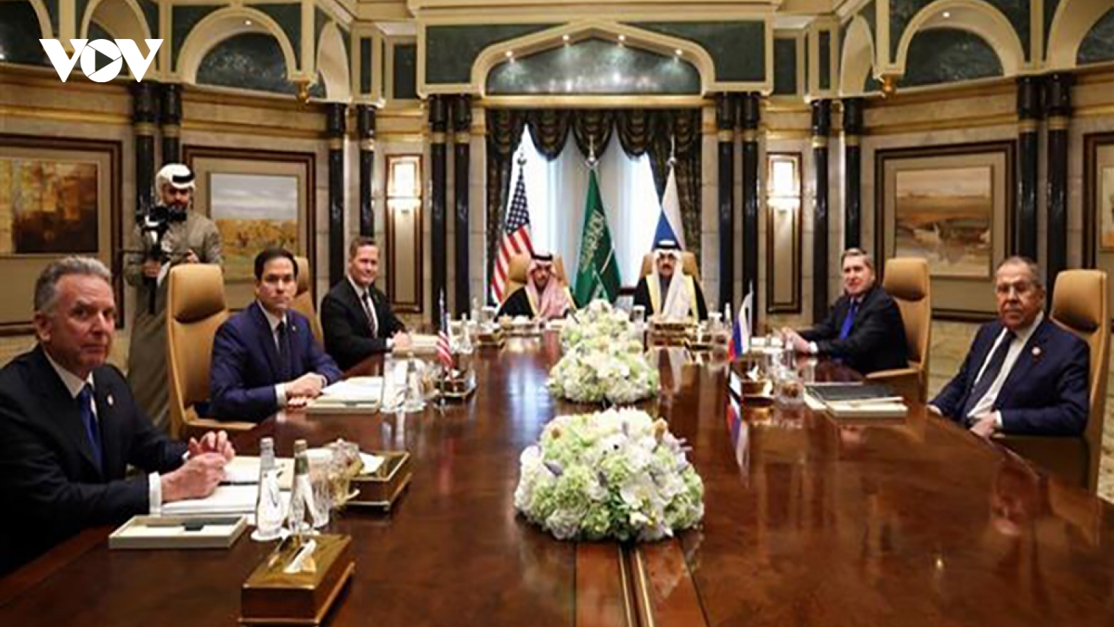 Thách thức với ông Trump khi tung át chủ bài “nắn gân” Nga trong đàm phán