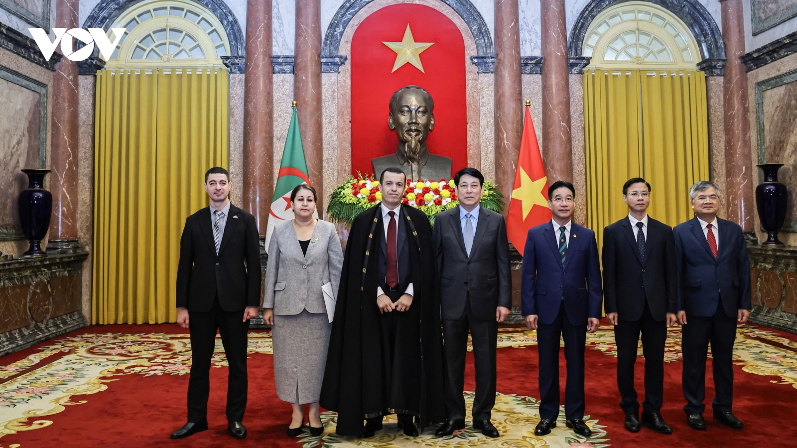 Chủ tịch nước Lương Cường tiếp 4 Đại sứ đến trình Quốc thư