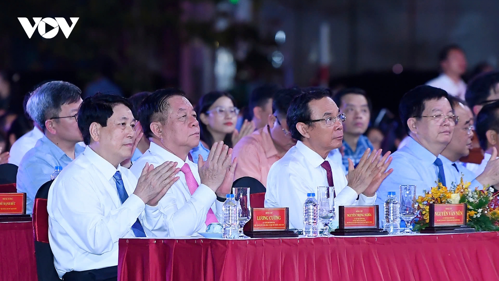 Lãnh đạo Đảng, Nhà nước dự chương trình Cầu truyền hình Vang mãi khúc khải hoàn