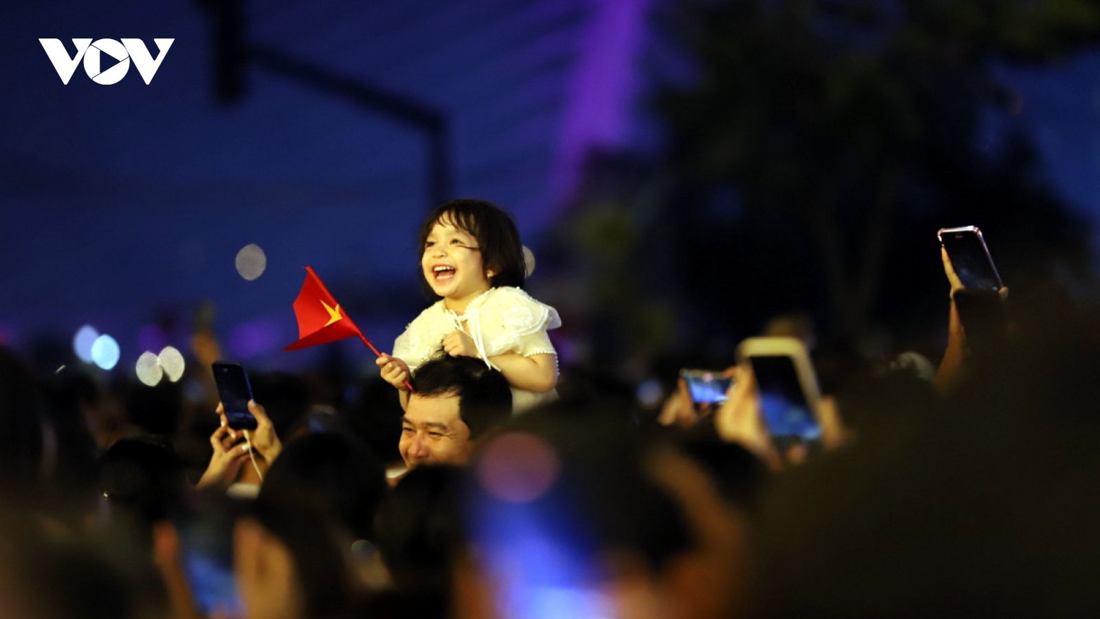 Hàng ngàn người TP.HCM tham gia lễ hội “Sắc màu thành phố Bác”