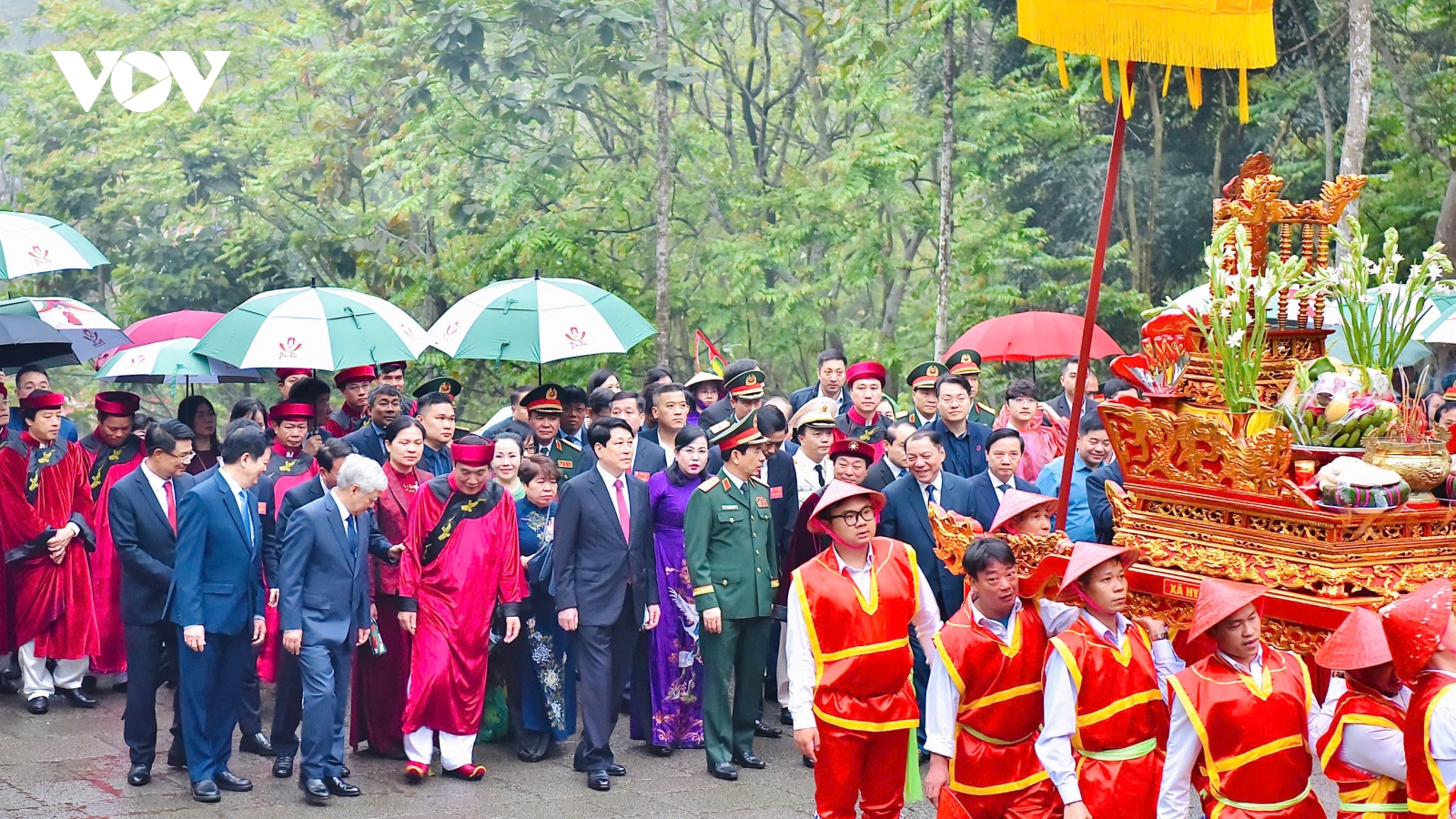 Chủ tịch nước Lương Cường dâng hương tưởng niệm các Vua Hùng
