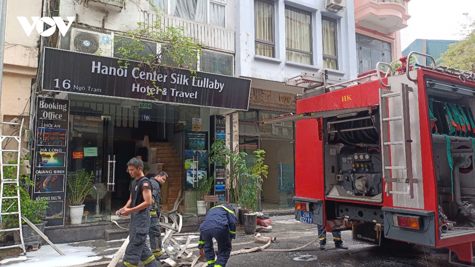 Cháy nhà dân cạnh Trường Tiểu học Thăng Long, nhiều học sinh hoảng sợ