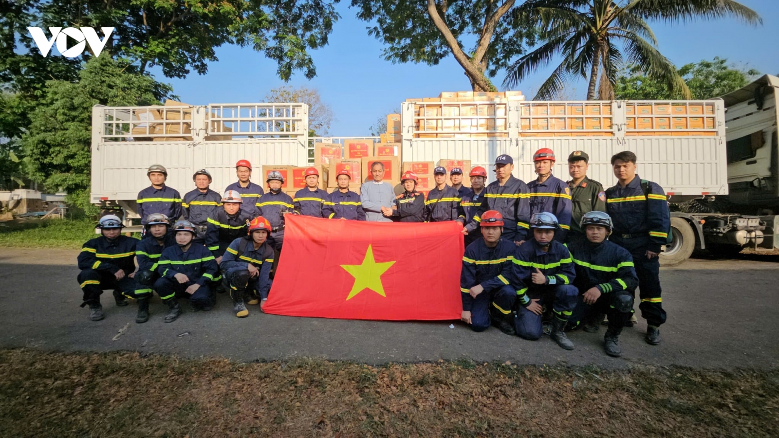 Bộ Công an trao tặng gần 3 tấn hàng cứu trợ cho người dân Myanmar